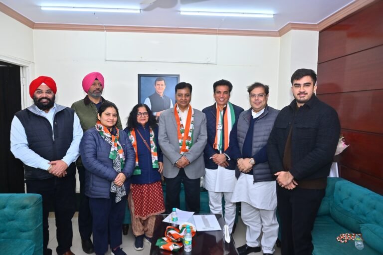 प्रदेश कांग्रेस अध्यक्ष  देवेन्द्र यादव के नेतृत्व में विश्वास जताकर आम आदमी पार्टी राष्ट्रीय व राज्य स्तर के नेताओं ने कांग्रेस का दामन थामा।