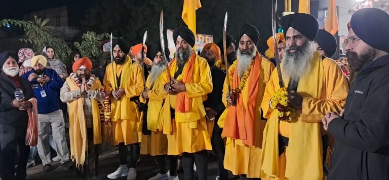 गुरु गोविंद सिंह के प्रकाश उत्सव के उपलक्ष में नगर कीर्तन का आयोजन