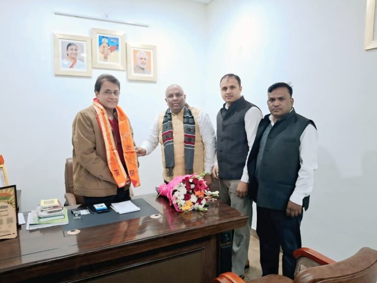 भाजपा अल्पसंख्यक मोर्चा के प्रदेश कार्यसमिति सदस्य काज़ी शादाब ने की सांसद अरुण गोविल से मुलाकात