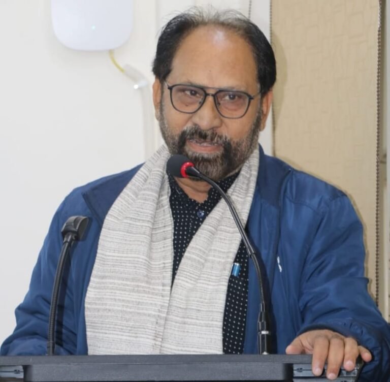 विश्व पटल पर हिंदी की स्थिति निरंतर बेहतर हो रही है ।