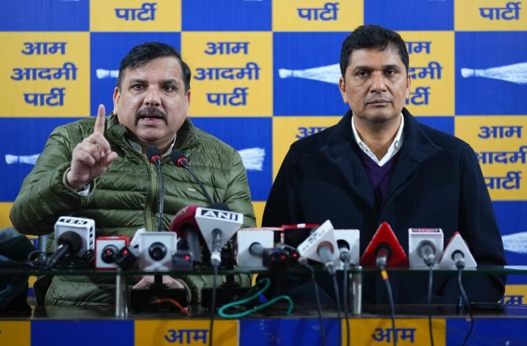 इनके साथ काम कर रहे लोग भी जानते हैं, केजरीवाल से जीत नहीं सकते- मनीष सिसोदिया