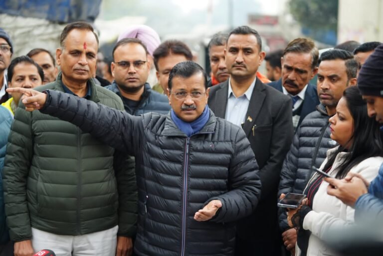 इन्होंने प्रोजेक्ट बना रखा है, किस झुग्गी को किसे देनी है, भाजपा को वोट देना अपनी आत्महत्या के ऊपर साइन करने जैसा- केजरीवाल