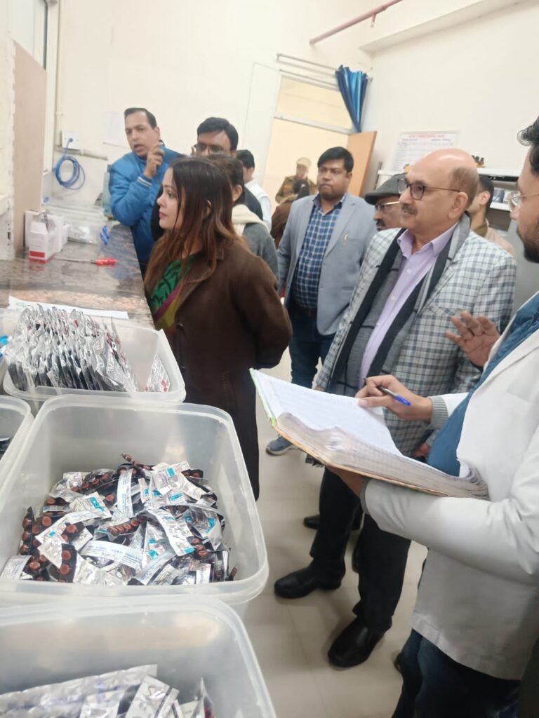 राज्य महिला आयोग की सदस्य के द्वारा जिला संयुक्त अस्पताल एवं आंगनवाड़ी केंद्रो का किया गया निरीक्षण