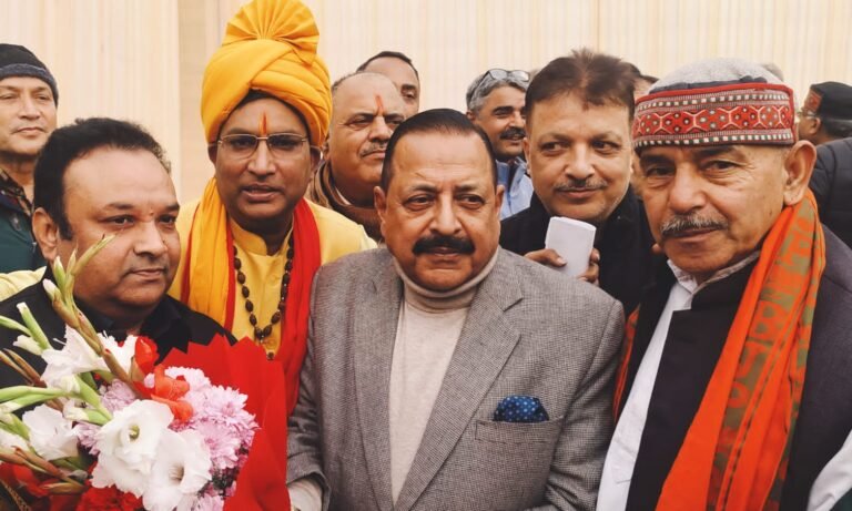 केंद्रीय मंत्री डॉ जितेंद्र सिंह से मिले दिल्ली के कश्मीरी  पंडित व रिफ्यूजी