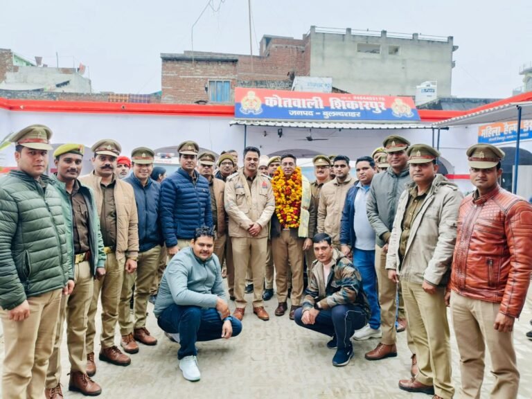 समारोह आयोजित कर ट्रेनिंग सीओ को दी गई बड़े धूमधाम से विदाई : कस्बा इंचार्ज आदेश कुमार