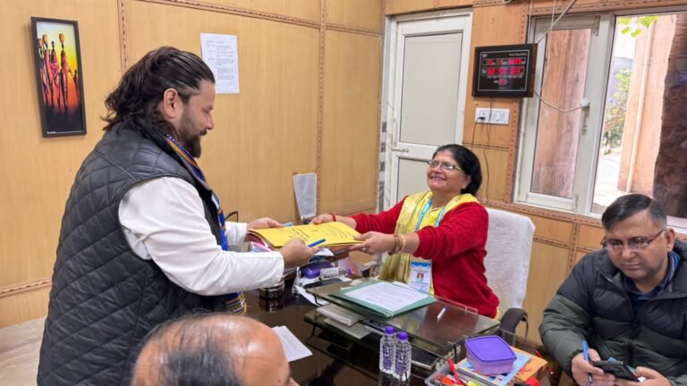 आज का नॉनेशन गीता कॉलोनी एसडीएम ऑफिस में किया