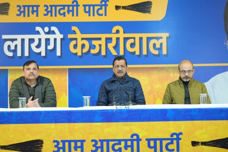 इस फ़िल्म का चुनाव से कोई लेना-देना नहीं होने के बावजूद इसे दिखाने से रोकना गुंडागर्दी और तानाशाही है- केजरीवाल