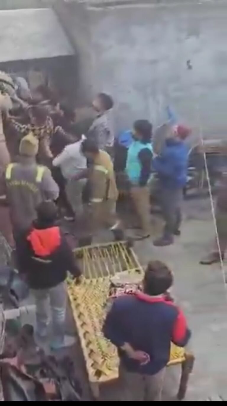 दर्दनाक हादसा: गाजियाबाद के तीन मंजिला मकान में लगी भीषण आग,तीन बच्चों सहित चार की मौत
