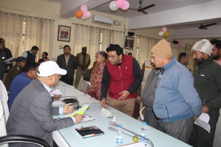 जिलाधिकारी की अध्यक्षता में तहसील मवाना में संपन्न हुआ सम्पूर्ण समाधान दिवस