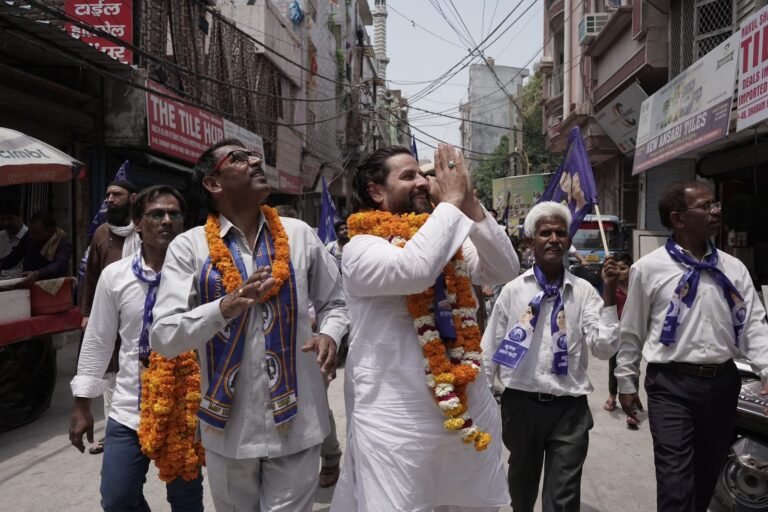 बीएसपी प्रत्याशी ने लक्ष्मी नगर में किया प्रचार