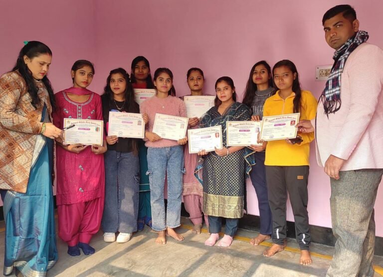 महिला सशक्तिकरण अभियान के  तहत महिलाओं को प्रशिक्षण दिया