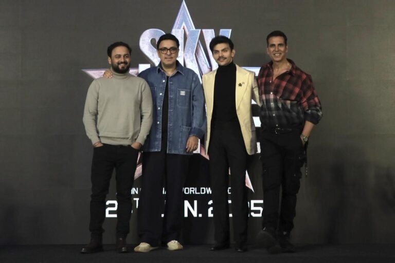 अक्षय कुमार, वीर पहाड़िया दिनेश विजन और अमर कौशिक ने दिल्ली में किया फिल्म ‘स्काई फोर्स’ का प्रमोशन