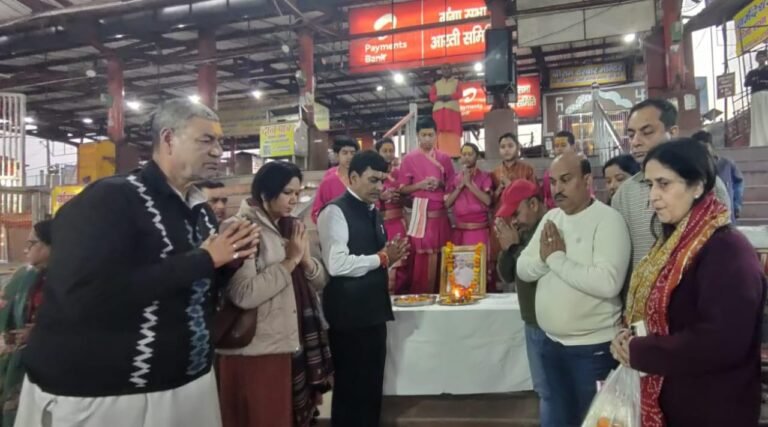 गंगा सभा आरती समिति संरक्षक को विधायक ने दी श्रद्धांजलि
