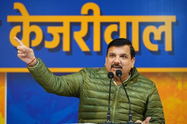 हमारे एक कार्यकर्ता बंटी शेखावत के खिलाफ झूठी शिकायत पर उसके घर पर छापेमारी की जाती है, जांच में कुछ नहीं मिलता- संजय सिंह