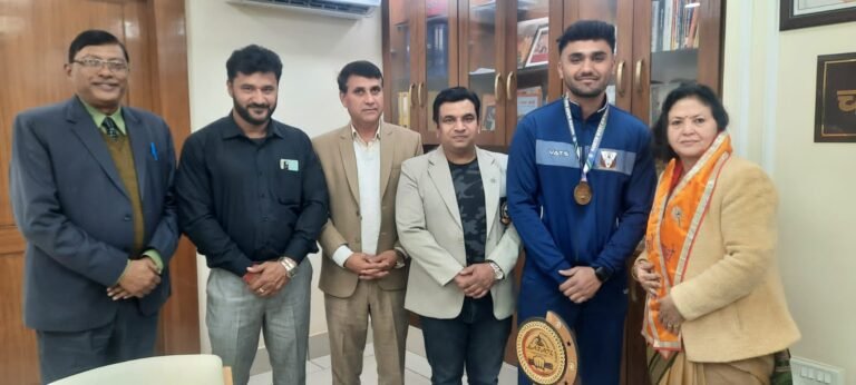 अनुशासन से हर प्रतियोगिता जीती जा सकती है : प्रो. संगीता शुक्ला