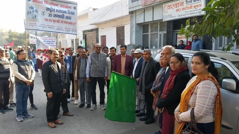 राष्ट्रीय मतदाता दिवस के अवसर पर मुख्य विकास अधिकारी ने नवीन मतदाताओं को दिलाई मतदान की शपथ