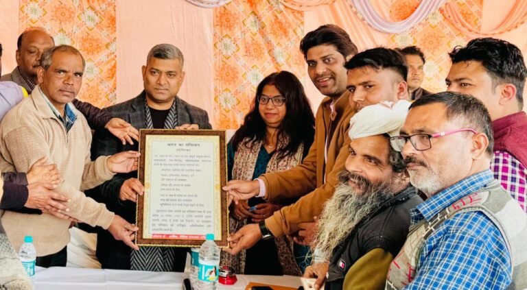 फैमिली आईडी कार्ड बनवाने को लेकर किया जागरूक