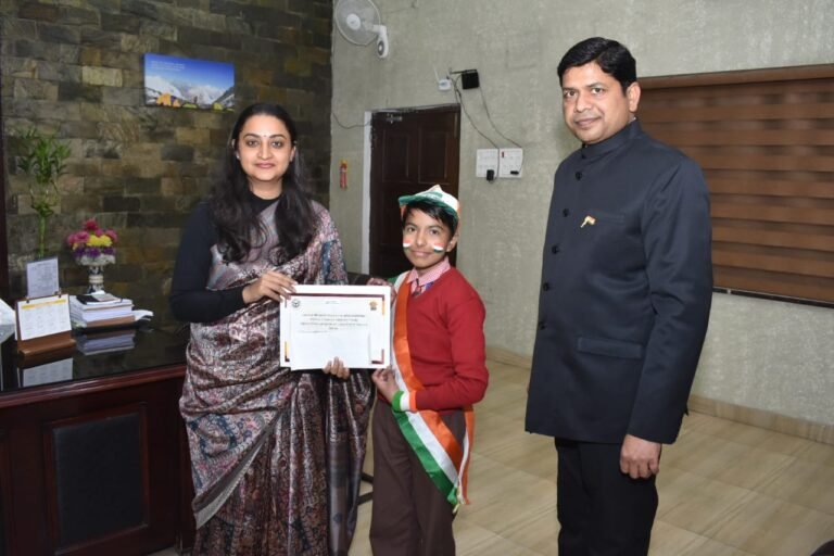 “कविता पाठ प्रतियोगिता” का हुआ आयोजन। जिलाधिकारी श्रुति ने बच्चों को किया सम्मानित