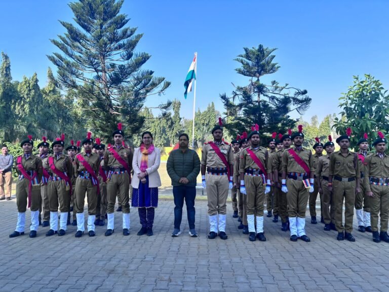 लॉरेंस अकादमी गुलावठी मे भारत देश का 76वा गणतंत्र दिवस का आयोजन बड़े हर्षो ल्लास से किया गया