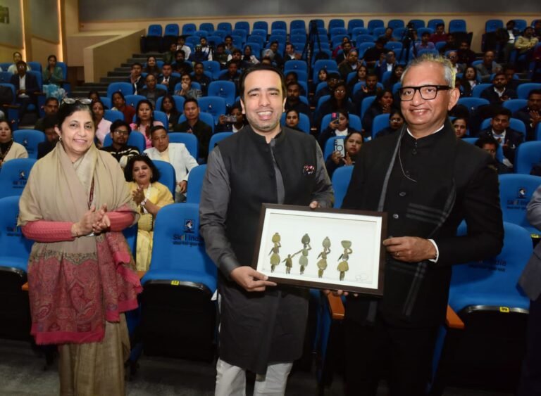 गणतंत्र दिवस के अवसर पर जयन्त चैधरी ने 100 उद्यमियों को किया सम्मानित