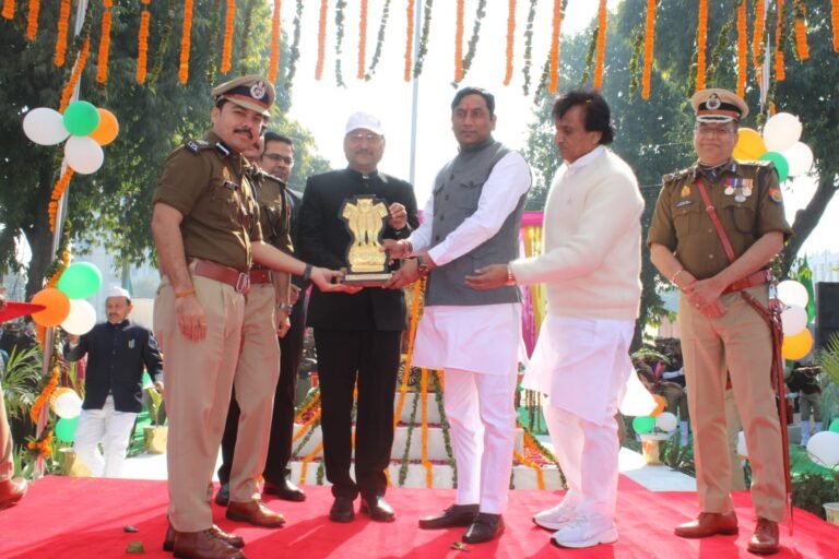 पुलिस लाईन में हर्षोल्लास के साथ मनाया गया गणतंत्र दिवस