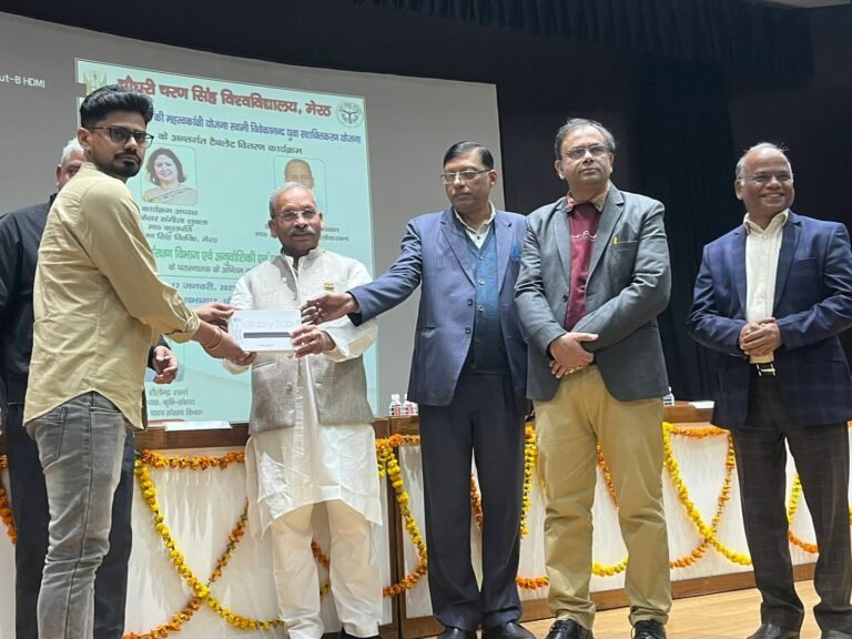 टैबलेट को ज्ञान का हथियार बना देश के विकास में करें सहयोग : डॉक्टर राजकुमार सांगवान