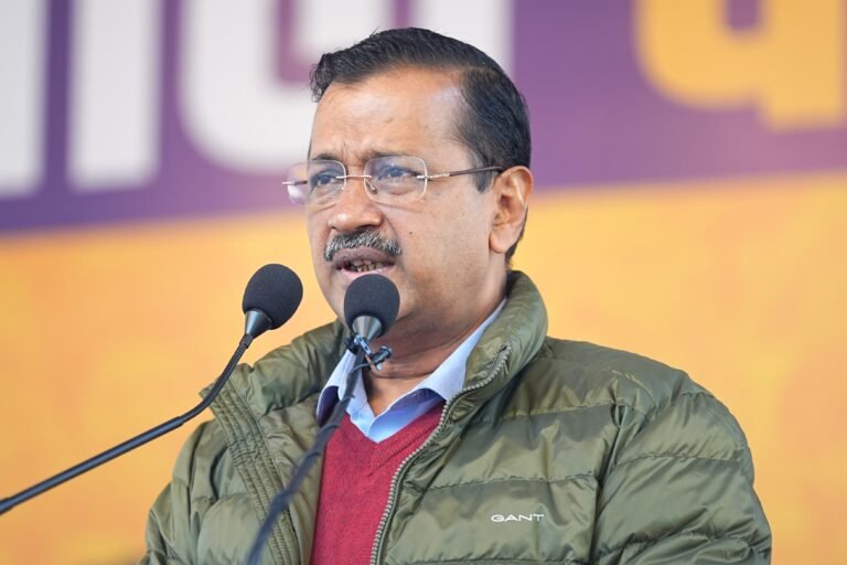 मैं दिल्ली की जनता से कहना चाहता हूं कि जब तक केजरीवाल है, दिल्लीवालों को कोई नुकसान नहीं होने दूंगा- केजरीवाल
