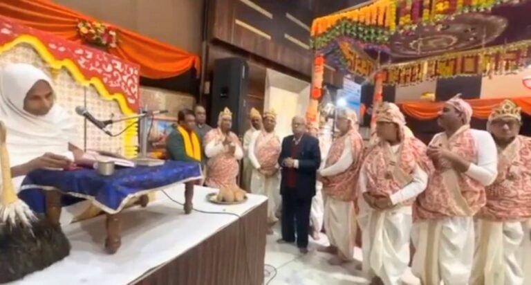 दिल्ली के लक्ष्मी नगर के सुभाष चौक और विवेक विहार जैन मंदिर में  नेमि गिरनार धर्म पद यात्रा के समर्थन में सभा आयोजित