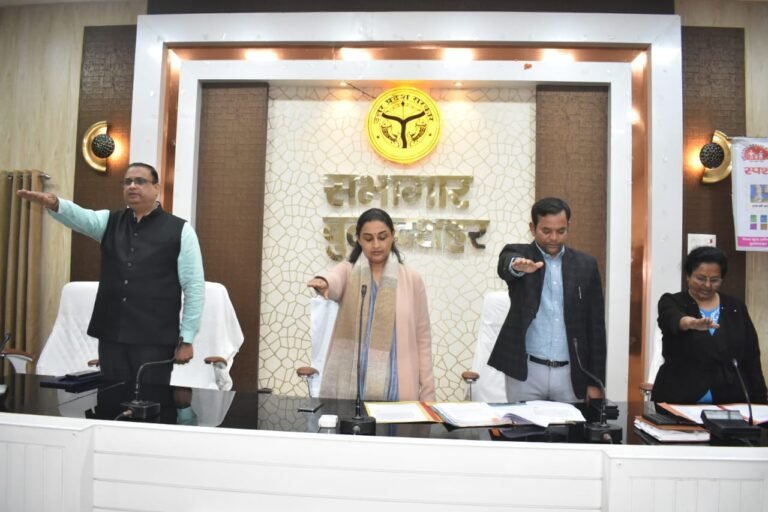 भारत में स्वतंत्रता संग्राम में अपने प्राणों की आहुति देने वाले शहीदों की स्मृति में शहीदों को नमन करते हुए मौन धारण किया गया