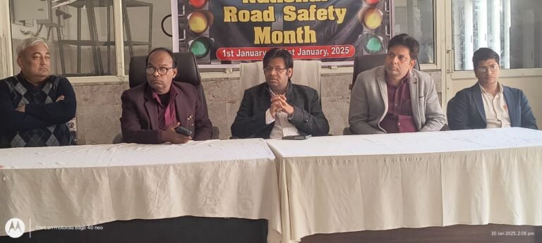 दुर्घटनाग्रस्त घायलों को प्राथमिक उपचार दिये जाने का प्रशिक्षण दिया गया।