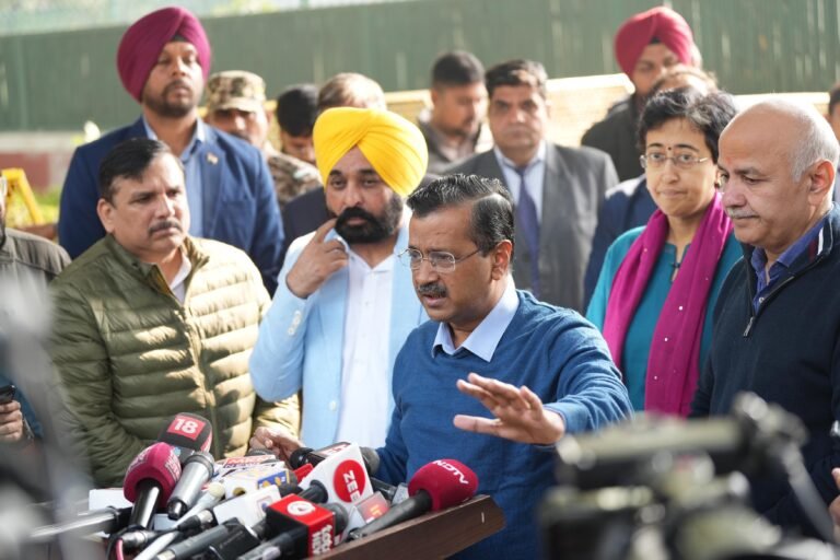 दिल्ली के लोगों को साफ पानी पिलाने और जनतंत्र को बचाने के लिए भाजपा के निर्देश पर चुनाव आयोग मुझे जो भी सजा देगा, स्वीकार है- केजरीवाल