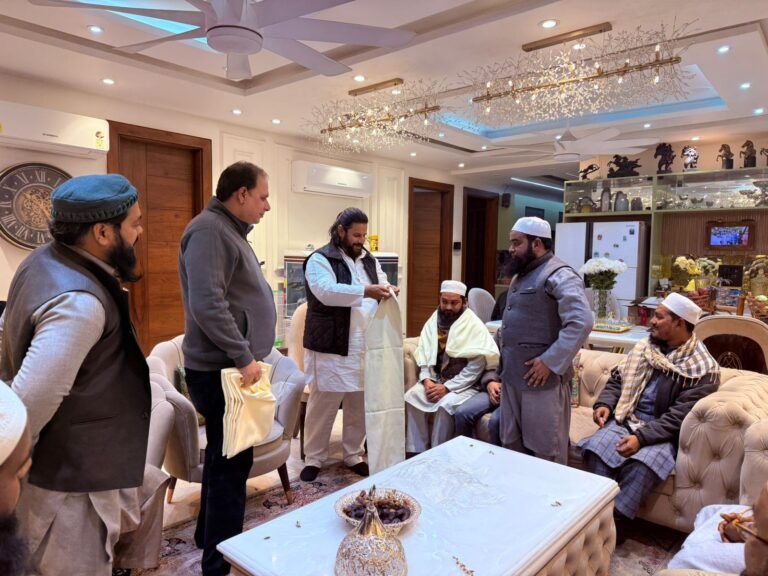 लक्ष्मीनगर सें बसपा प्रत्याशी वकार चौधरी को मिला मुस्लिम उलेमा का समर्थन