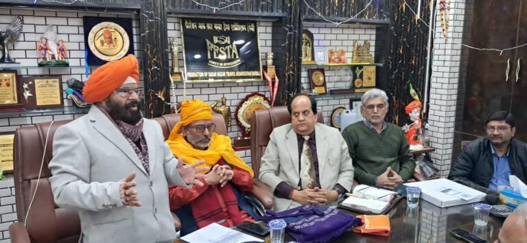 व्यापारियों ने ली यमुना सफाई अभियान में शामिल होने की ली शपथ