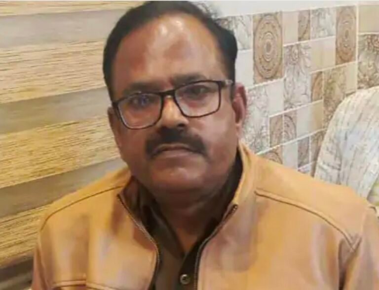 एंटी करप्शन की टीम ने रिश्वत लेते दारोगा को पकड़ा, आरोपी दरोगा गाजियाबाद के थाना अंकुर विहार में तैनात है।