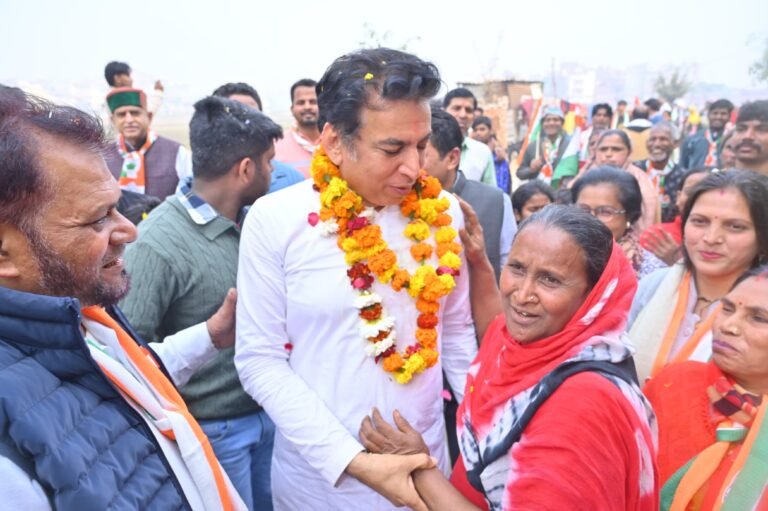 पदयात्राओं और जनसभाओं में उमड़ी भीड़ ने बादली से देवेन्द्र यादव की जीत को सुनिश्चित करके कांग्रेस को सत्ता में लाने की अपनी मंशा जाहिर कर दी है।