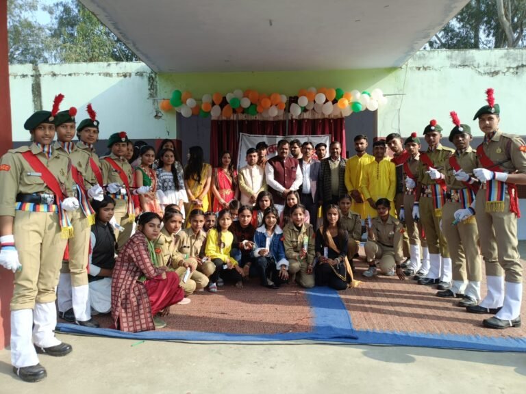 पैरों में जूते हो या न हो हाथों में किताब होनी चाहिए : प्रधानाचार्य योगेश कुमार