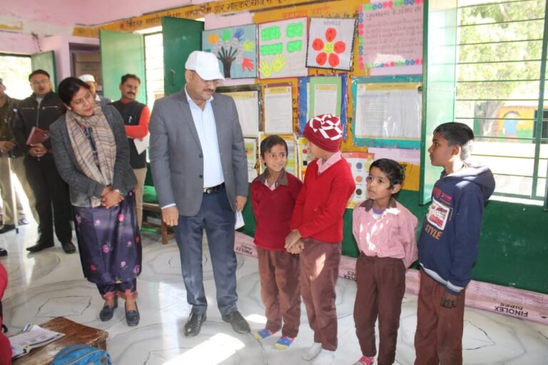 जिलाधिकारी ने ब्लॉक रजपुरा के उच्च प्राथमिक विद्यालय राली चौहान का किया निरीक्षण