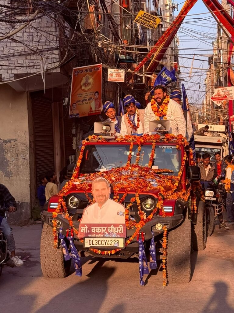 बसपा प्रत्याशी वकार चौधरी के विशाल रोड शो में उमड़ा जनसमूह