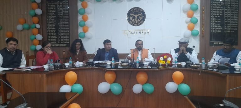 संविदा एवं आउटसोर्स कर्मचारियों का ई०पी०एफ० कटौती एवं वेतन आदि का भुगतान समय से किया जाये:- भगवत प्रसाद मकवाना