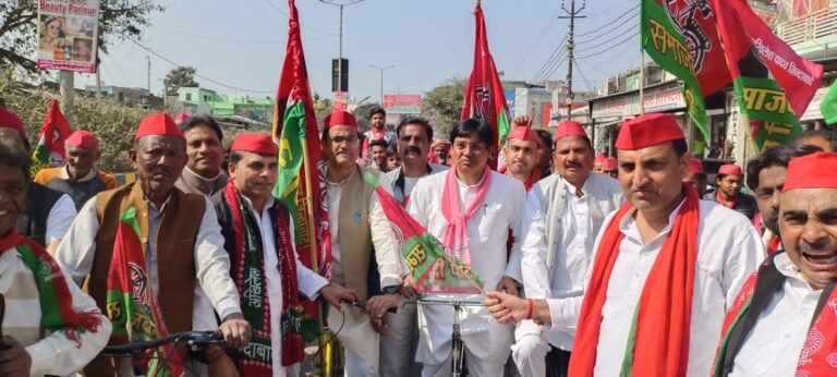 हो बाबासाहेब के मान पर पर्चा, घर घर पहुंचे पीडीए पर्चा को लेकर निकाली साइकिल यात्रा,