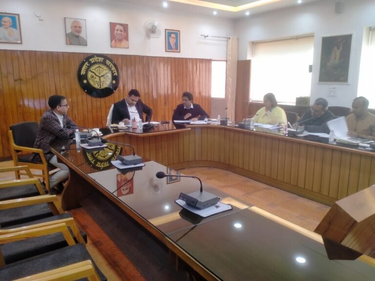 आयुक्त मेरठ मंडल मेरठ ने बुलंदशहर-खुर्जा विकास प्राधिकरण तथा हापुड-पिलखुवा विकास प्राधिकरण के अंतर्गत विकास कार्यों की प्रगति के संबंध में की बैठक