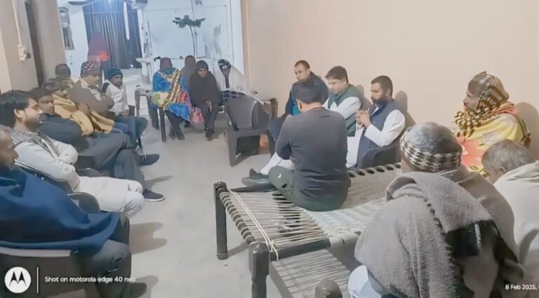 मृतक के परिजनों से मिले सांसद चंदन चौहान, दी सांत्वना