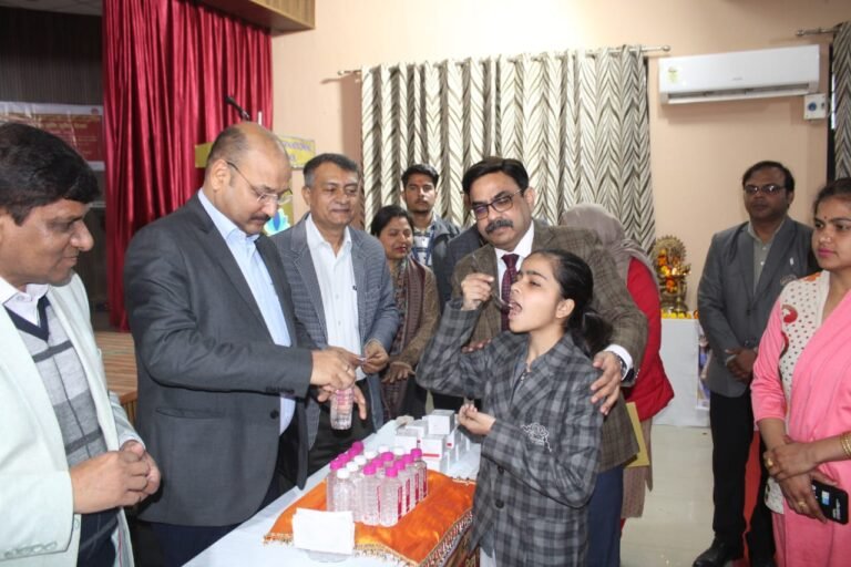 बीडीएस इन्टरनेशनल स्कूल (एनडीडी नोडल विद्यालय) में जिलाधिकारी, सीएमओ द्वारा 19 वर्ष तक की आयु के बच्चो को एलबेण्डाजोल टेबलेट खिलाकर किया गया राष्ट्रीय कृमि मुक्ति दिवस का शुभारम्भ