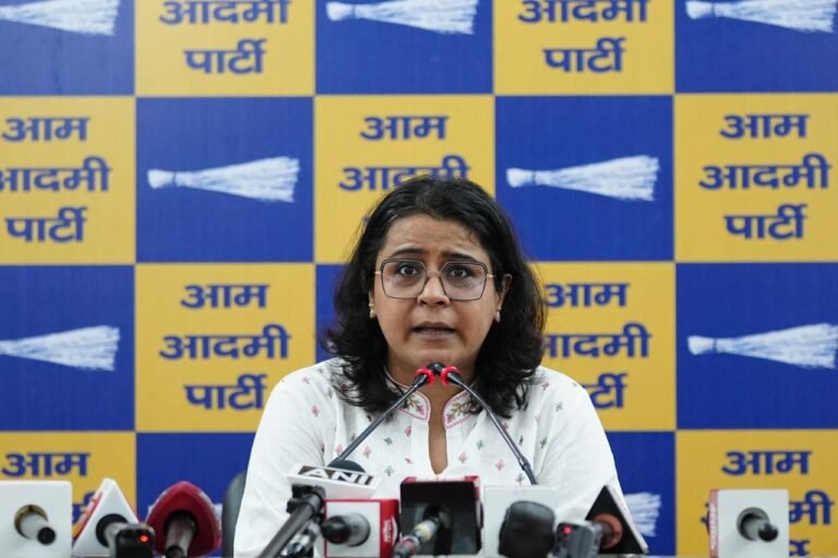 भाजपा को अपनी लड़ाई बंद कर दिल्लीवालों को उनका मुख्यमंत्री देकर दिल्ली के गवर्नेंस पर ध्यान देना चाहिए – आप
