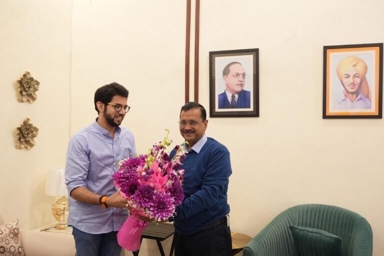 चुनाव आयोग ने दिल्ली में कई जगहों पर बहुत सारे वोट काटकर लोगों से उनके वोट का अधिकार छीना है – आदित्य ठाकरे