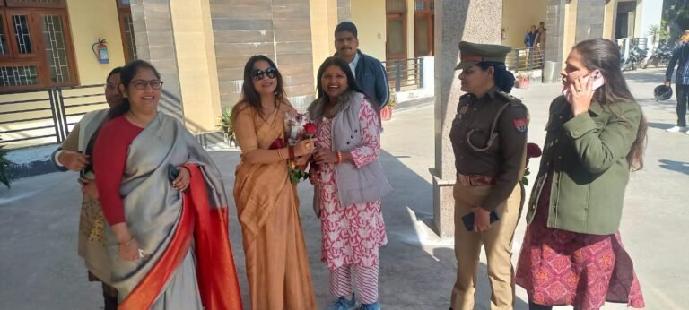 उत्तर प्रदेश राज्य महिला आयोग सदस्य की  अध्यक्षता में आयोजित  हुआ जनसुनवाई कार्यक्रम