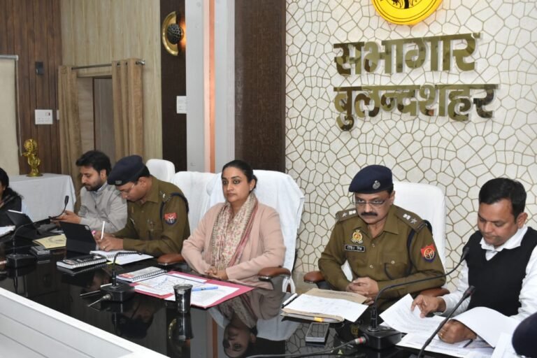 डीएम व एसएसपी ने द्वादश महालिंगेश्वर मंदिर पर जलाभिषेक करने के लिए की जाने वाली व्यवस्थाओं का निरीक्षण कर लिया जायजा