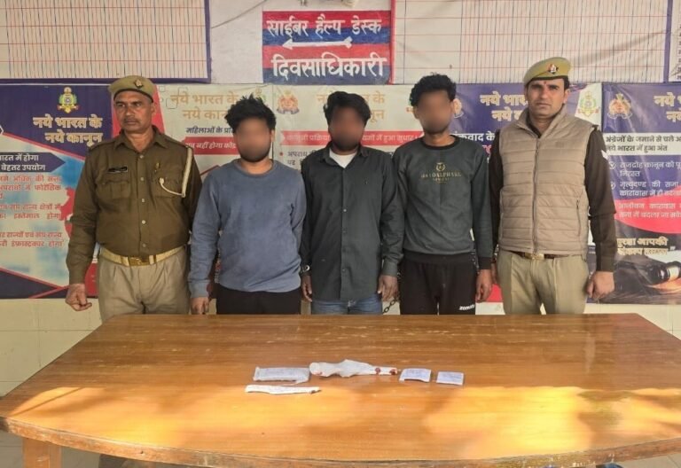 पुलिस ने चोरी व लूट की योजना बनाते तीन अभियुक्त को किया गिरफ्तार