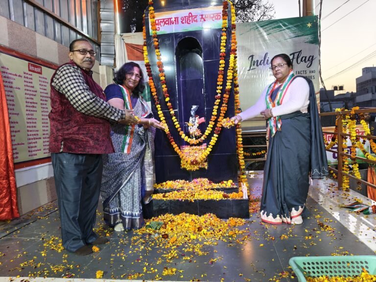पुलवामा शहीदों को दी भावभीनी श्रद्धांजलि