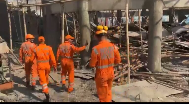 मुरादनगर में निर्माणाधीन पानी की टंकी की शटरिंग गिरी,आठ मजदूर घायल